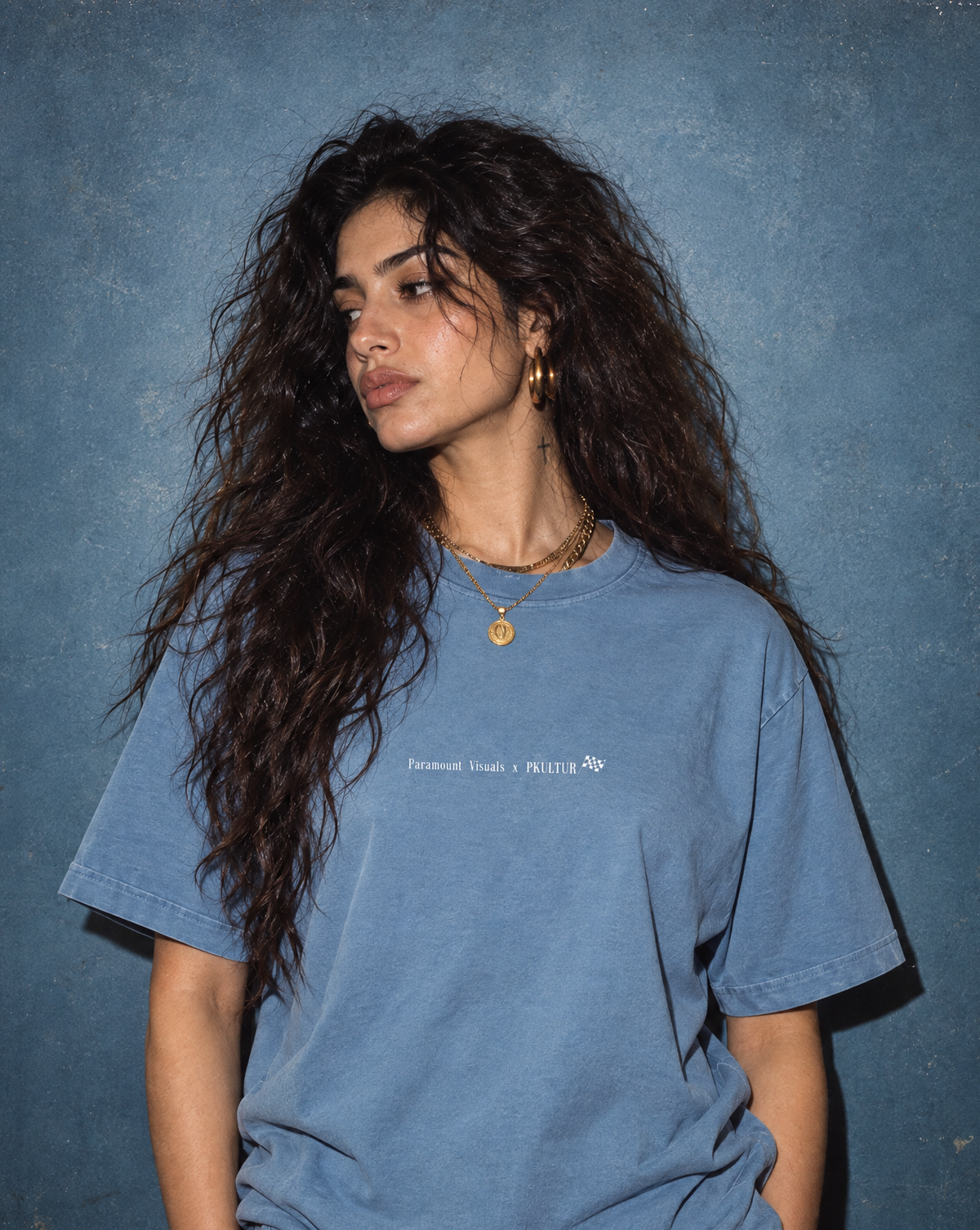 Washed Blue_Flight_Shirt_front_female_paramountvisuals_x_porsche_kultur